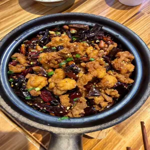 砂锅辣子鸡Spicy Chicken Claypot