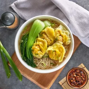 Mie Dengan Wanton Ayam dan Sayuran