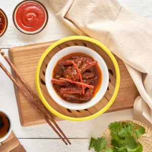Fong Zau (R)