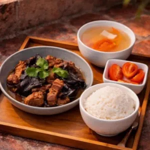 客家焖肉焖木耳饭-時光的味道 客 Hakka Style Braised Pork Belly With Black Fungus Rice