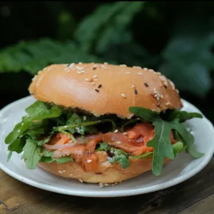 Bagel Cream Yogurt Smoked Salmon (Bagel Cá Hồi Cream Yogurt)