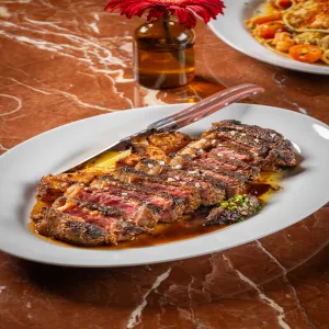Aus Wagyu Sirloin MB4 (Del)