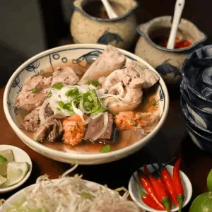 Bún Bò Thập Cẩm Sườn Sụn (Best Seller)