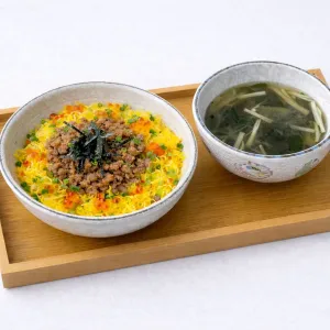 Cơm thịt bằm trứng sợi