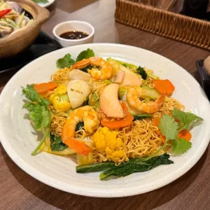 mì xào hải sản Stir-fried Noodles Seafood 海鲜炒面