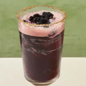 Cold brew coffee dâu tằm hữu cơ