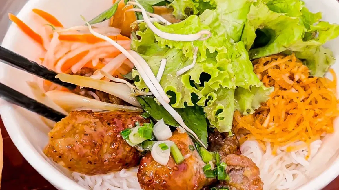KUHI - BÚN THỊT NƯỚNG, BÚN NEM NƯỚNG, BÁNH HỎI - 12/5C NGUYỄN THỊ MINH KHAI - Vietnamese Restaurant - Photo 1