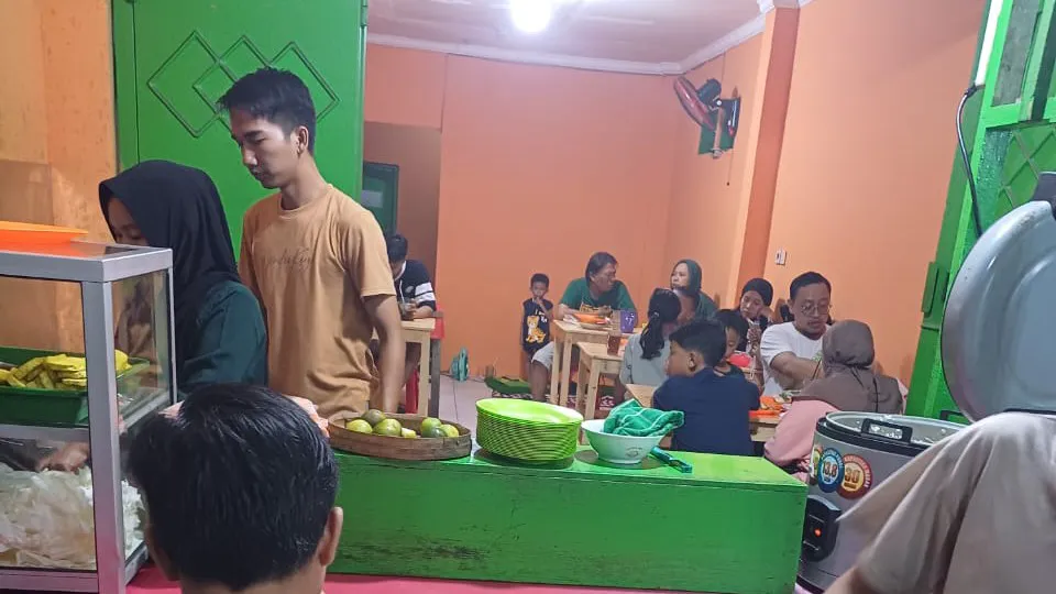 Pecel lele fais kunciran - Kunciran Indah - Indonesian Restaurant - Photo 1