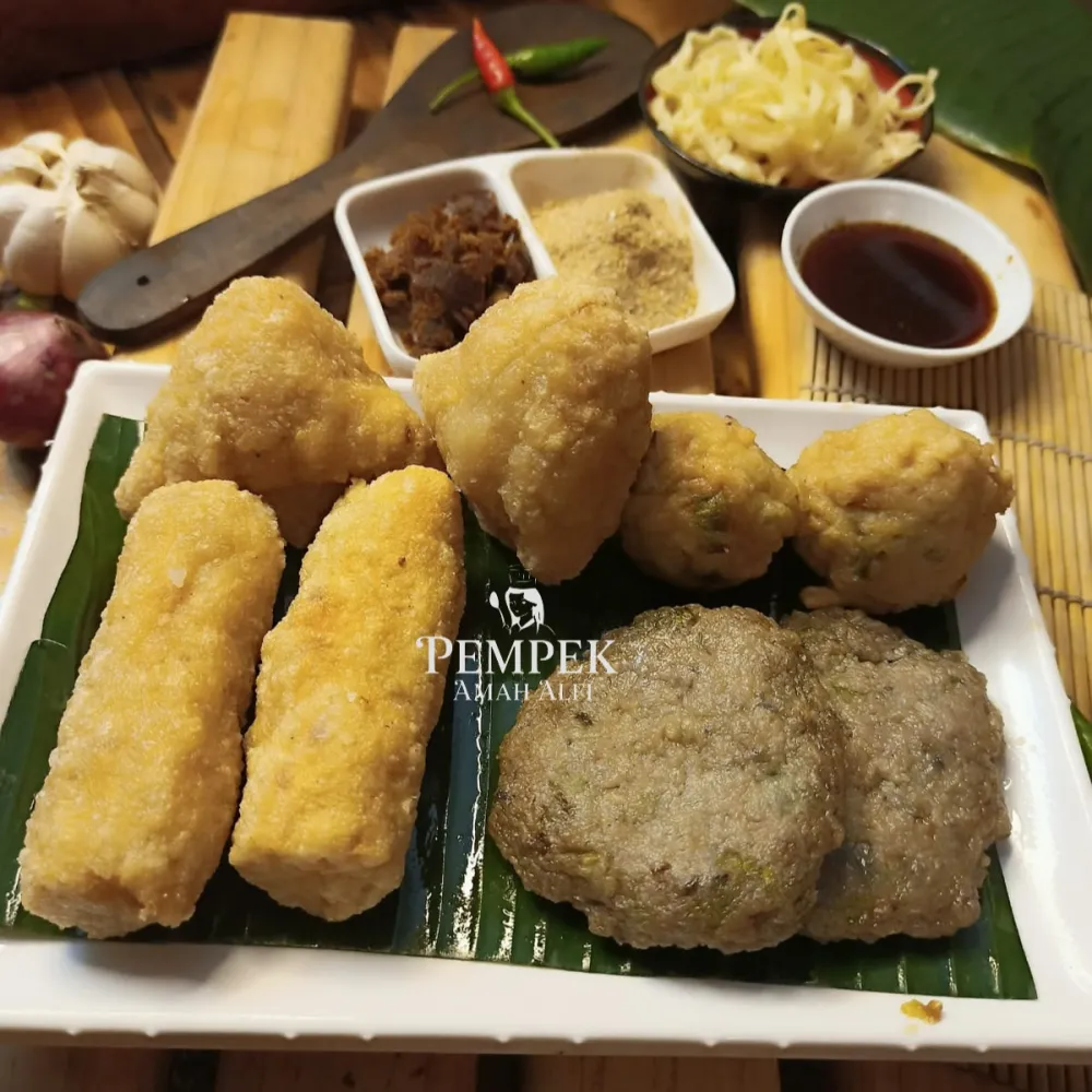Pempek Amah Alfi - Babakan Tarogong - Indonesian Restaurant - Photo 2