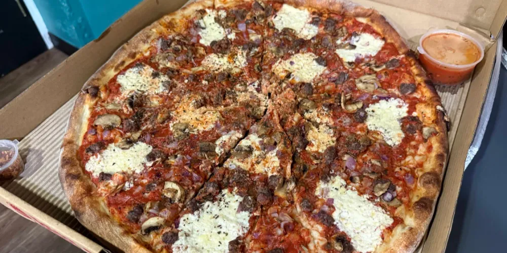 Pizza Town - Palm Court Apartment