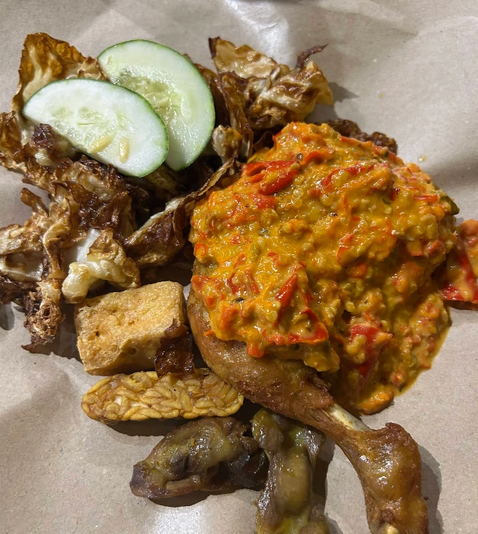 Ayam Gepuk Tradisional - Kampung Pandan - Restoran Indonesian - Gambar 3