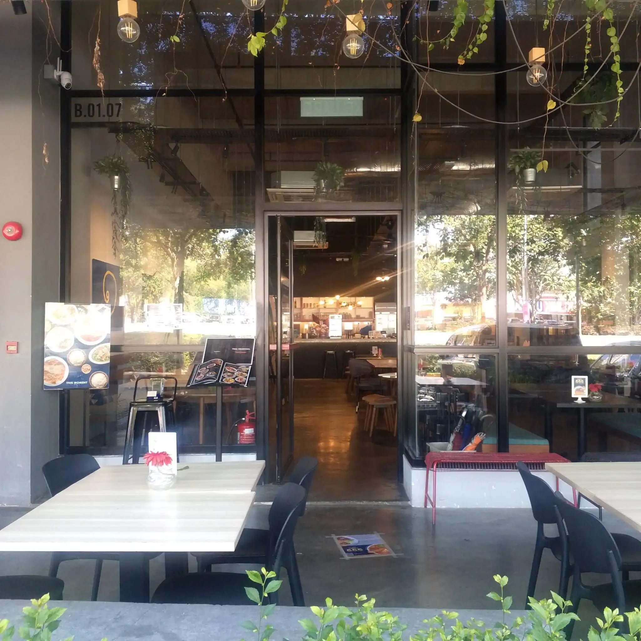 Thai Moment - Tamarind Square - Tom Yum Restaurant - Photo 2