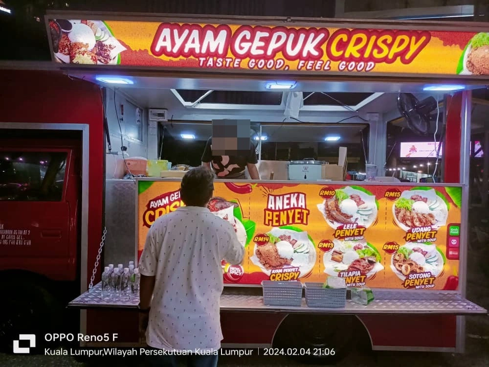 Ayam Gepuk Crispy - Jln Sultan Ismail - Malaysian Restaurant - Photo 2