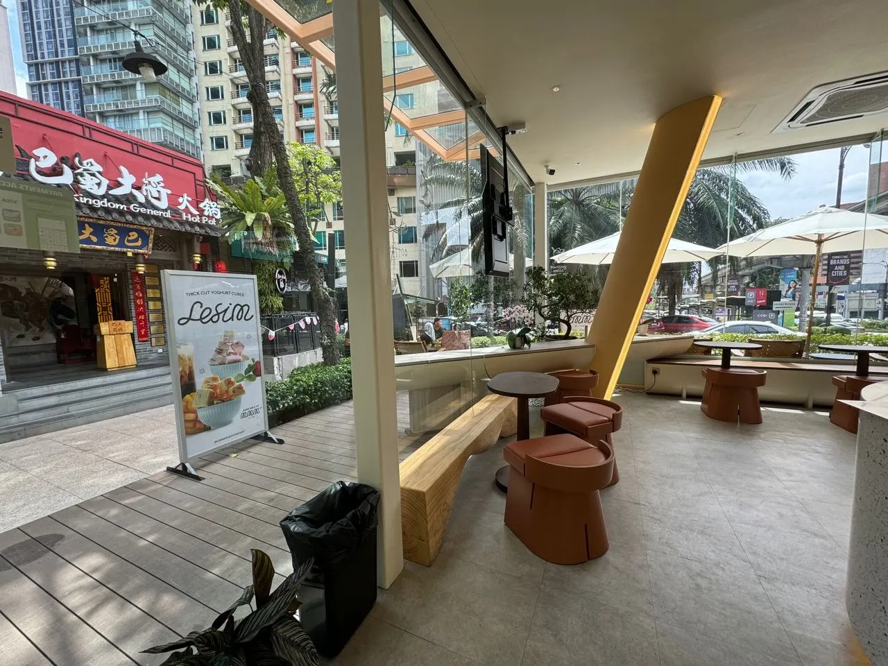 mmm cafe by Lesim - Lot 10 - Restoran Ice Cream - Gambar 3