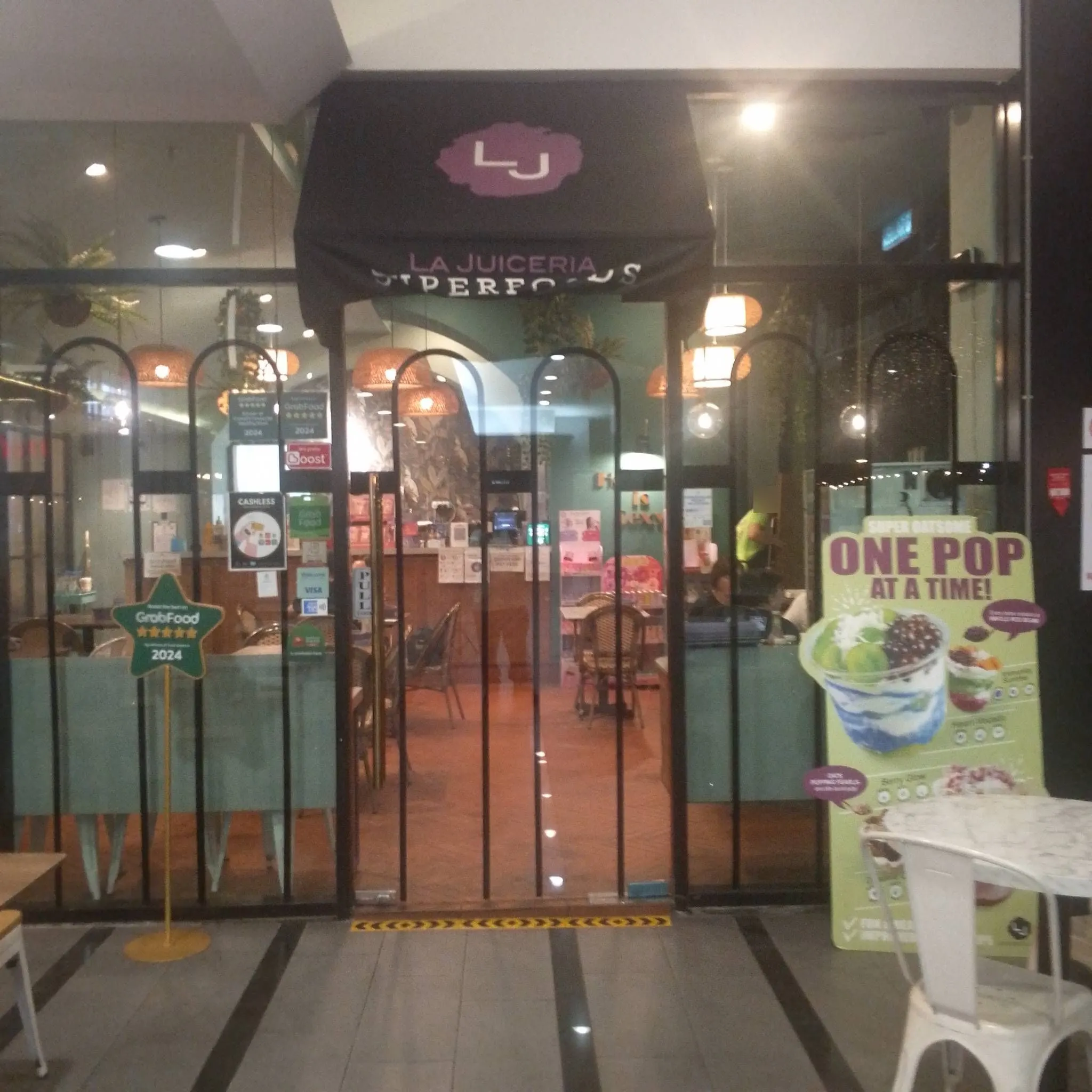 La Juiceria Superfoods - Main Place - Western Restaurant - Photo 3