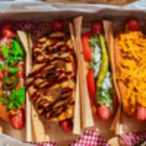 Pink's Burgers & Hotdogs - Salcedo Village - American Restaurant - Photo 2