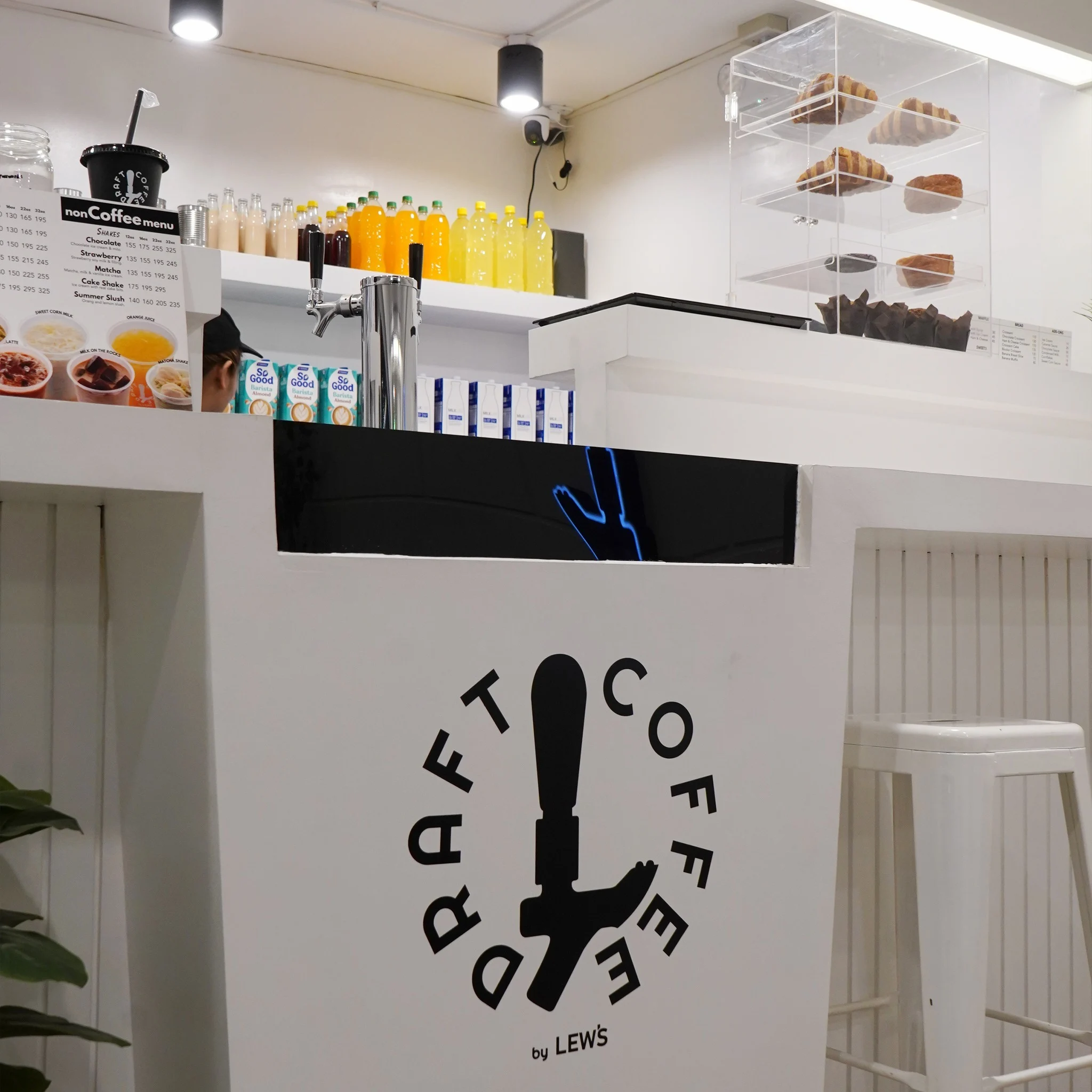Draft Coffee by Lew's - N. Domingo Quezon City - American Restaurant - Photo 2