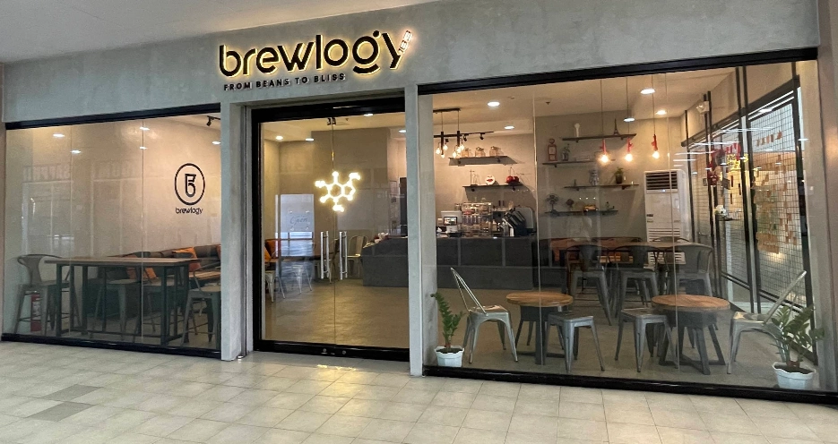 Brewlogy 183 - B. Hive Plaza - Italian Restaurant - Photo 3