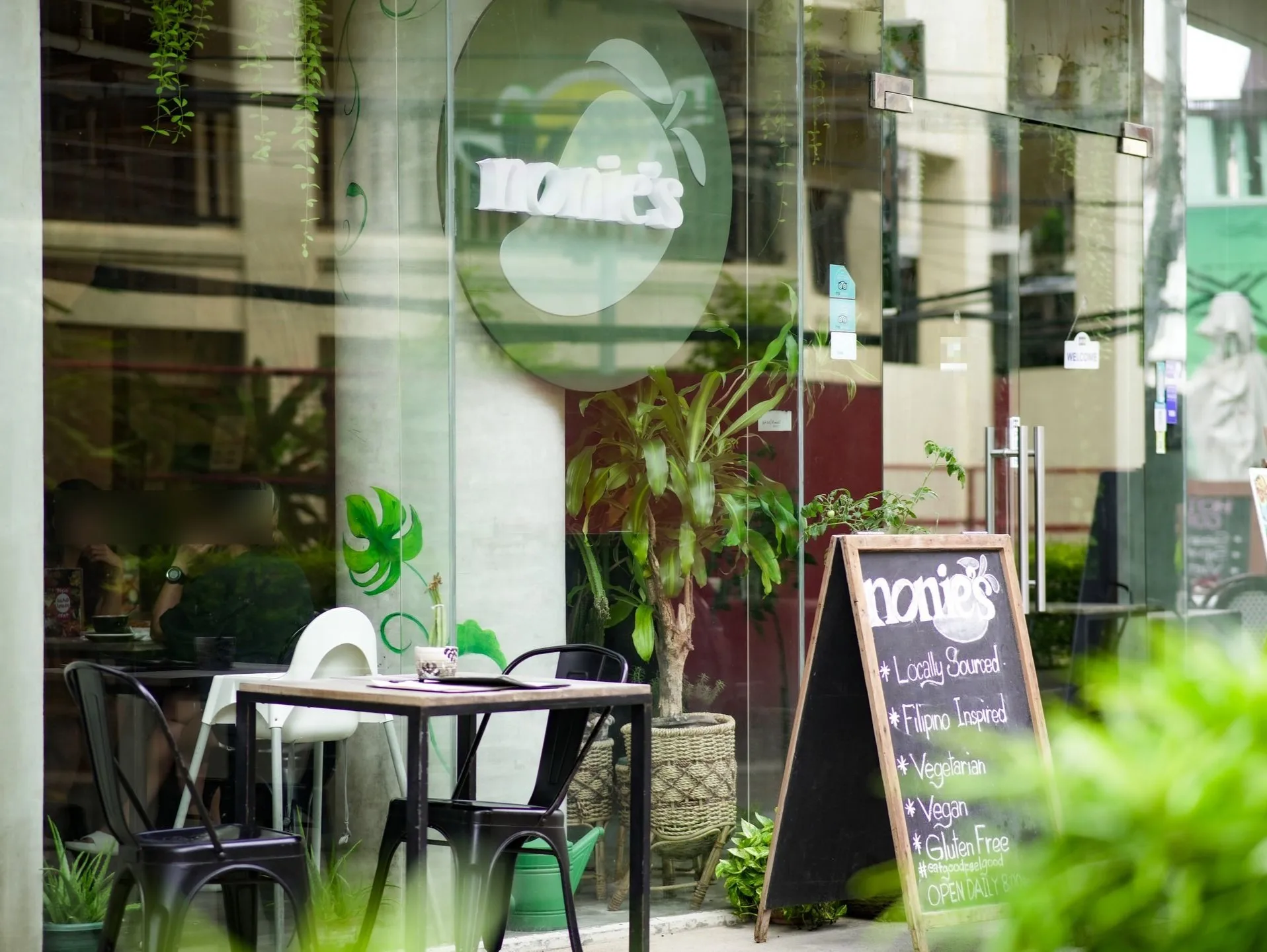 Nonie's - Beachfront, Ondus Hotel - Southeast Asian Restaurant - Photo 3