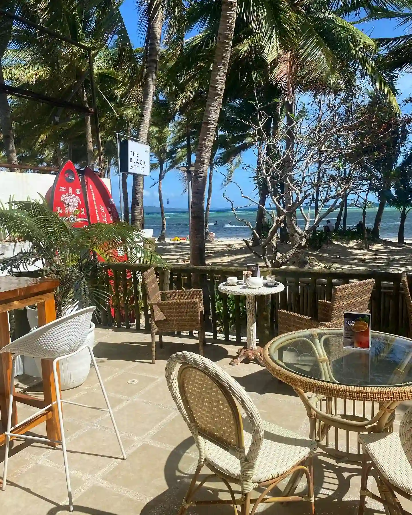 The Black Attic - Bulabog Beach - Malaysian Restaurant - Photo 2