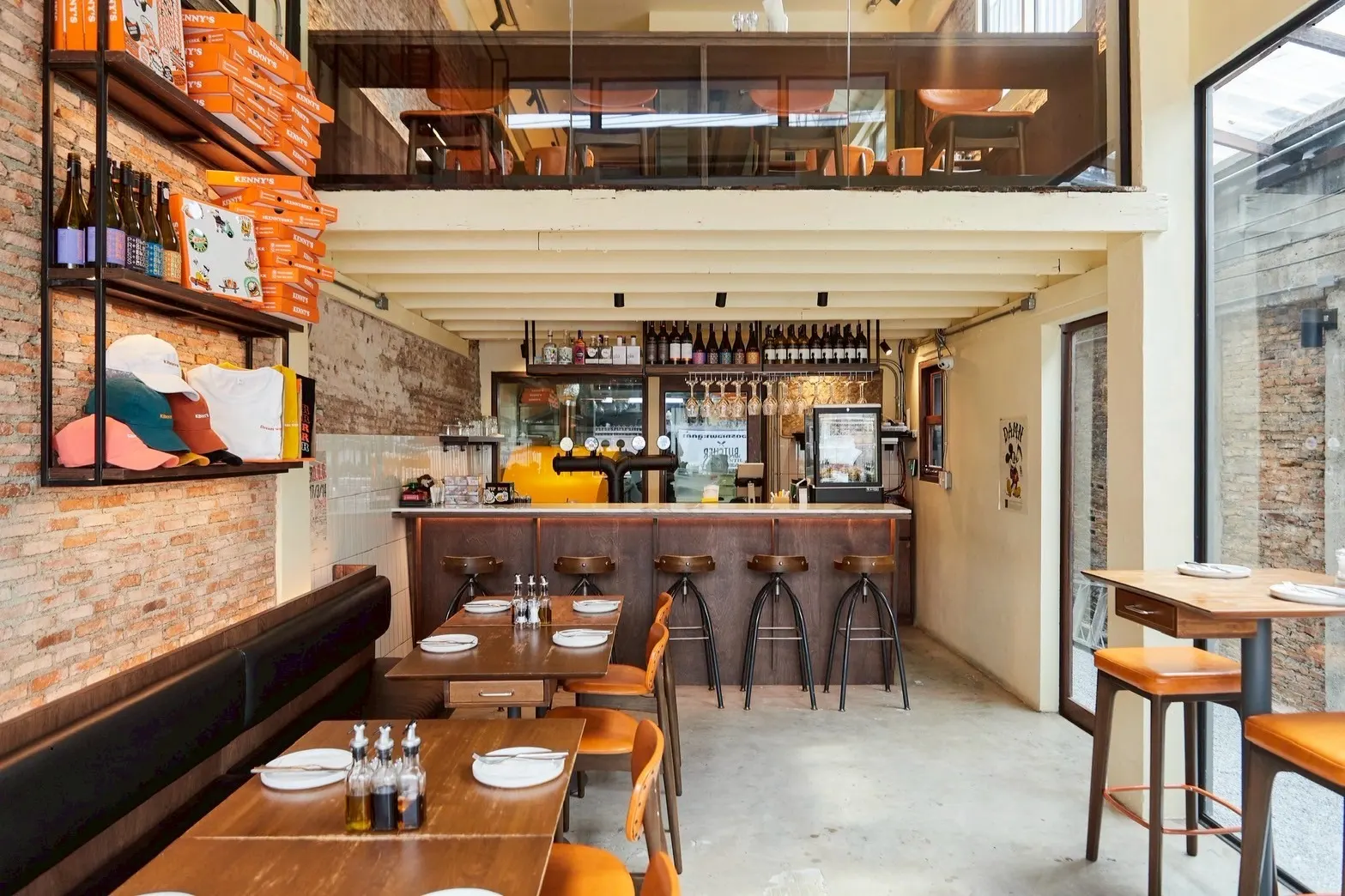 Kenny's BKK - Ari - Pizza Restaurant - Photo 2