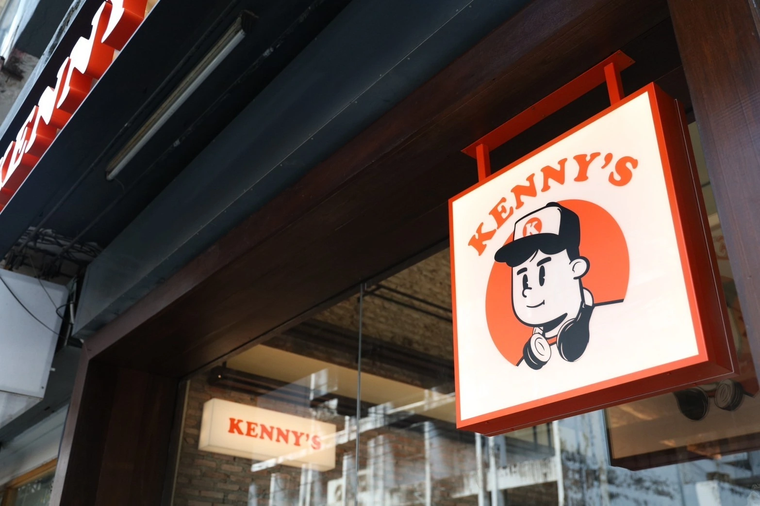 Kenny's BKK - Ari - Pizza Restaurant - Photo 3