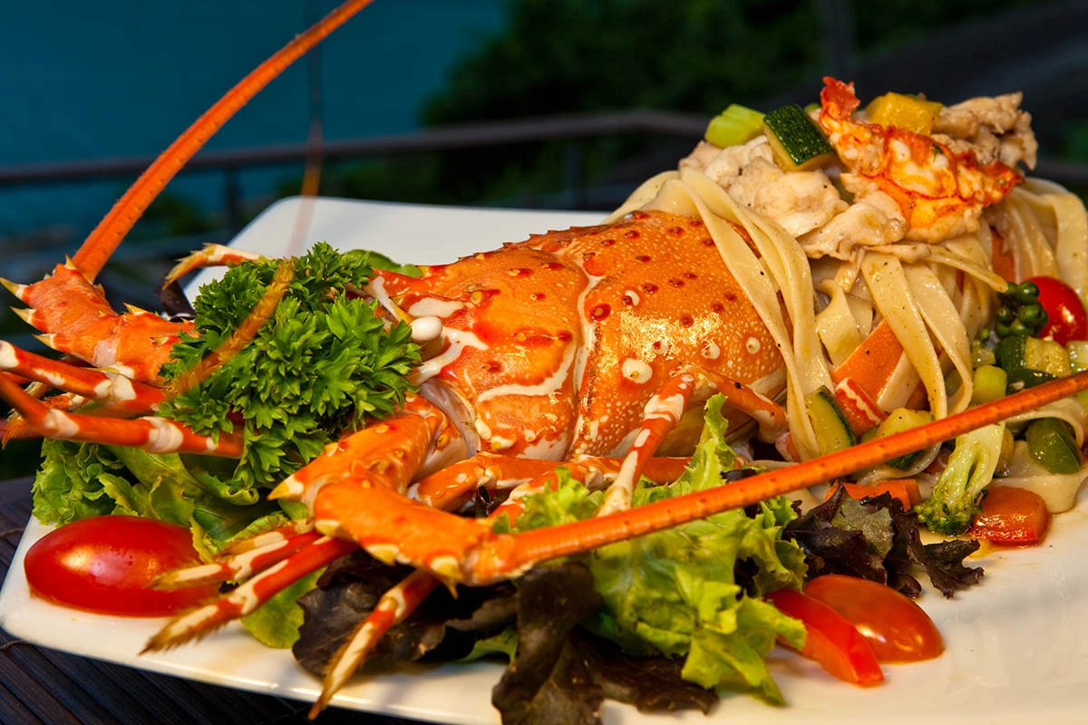 The Cliff Bar and Grill - Maret - Western Restaurant - Photo 3