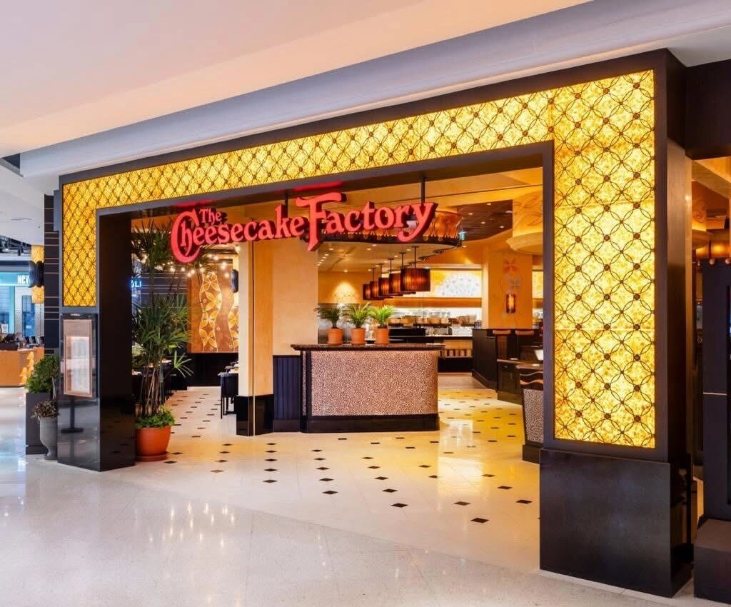 The Cheesecake Factory - Central World - Cake Restaurant - Photo 2