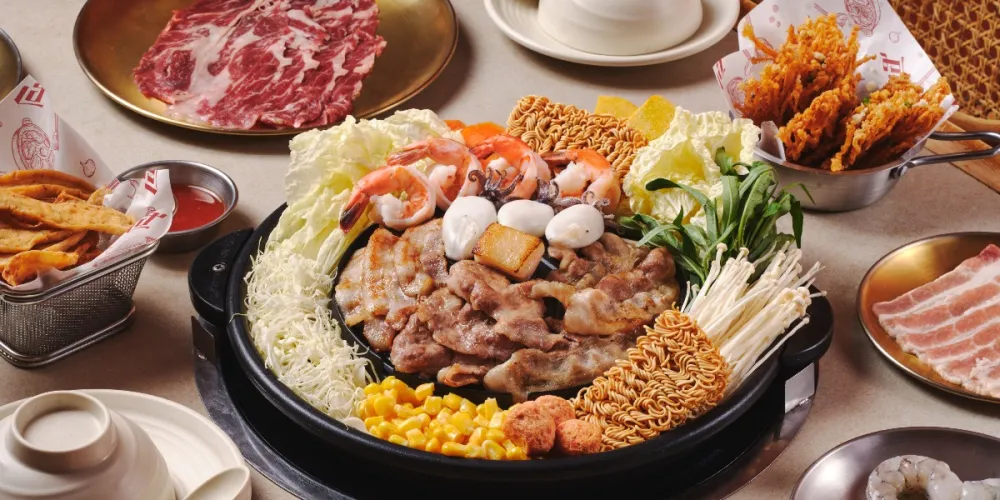 เฮ หมูกระทะ (HEY MOOKRATA) - เจริญนคร 10 - Thai BBQ Hotpot Restaurant - Photo 1