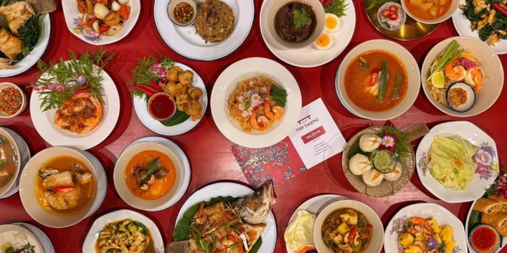 Toh Daeng at Phuket old town - ถนนดีบุก - Thai Restaurant - Photo 1