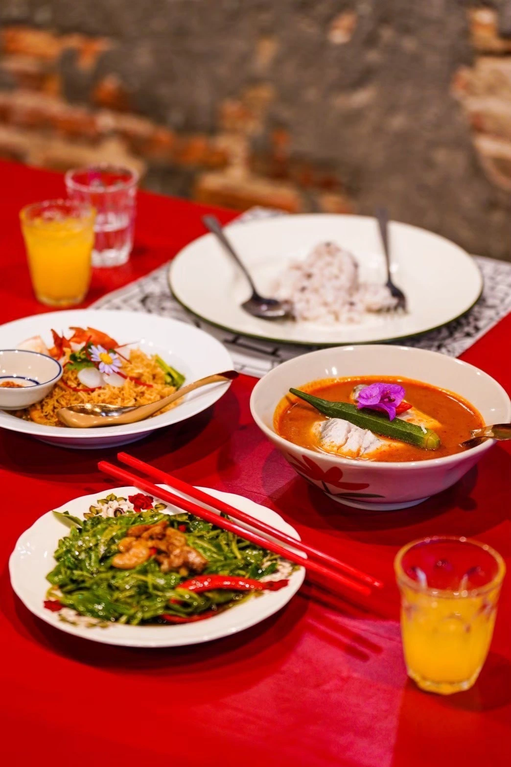 Toh Daeng at Phuket old town - ถนนดีบุก - Thai Restaurant - Photo 2
