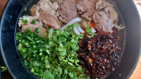 บะหมี่เนื้อแพะ 百年羊肉粉 เยาวราช - ถนนทรงสวัสดิ์