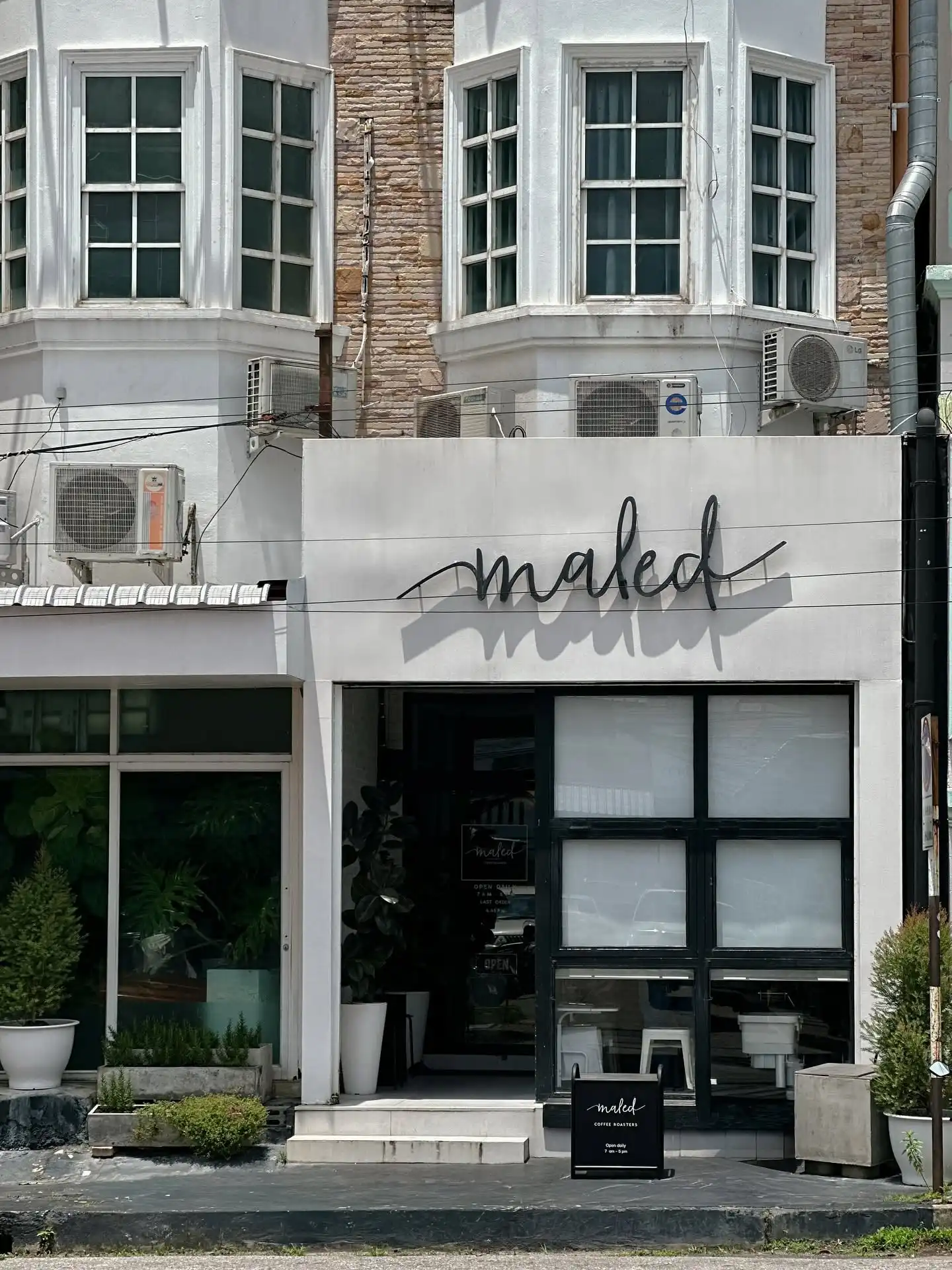 Maled Coffee Roasters - ถนนสนามบินเก่า - Coffee Restaurant - Photo 2