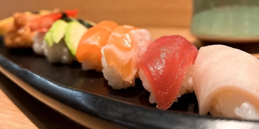 Hitoyoshi Yoshi Sushi - The Central - Japanese Restaurant - Photo 1
