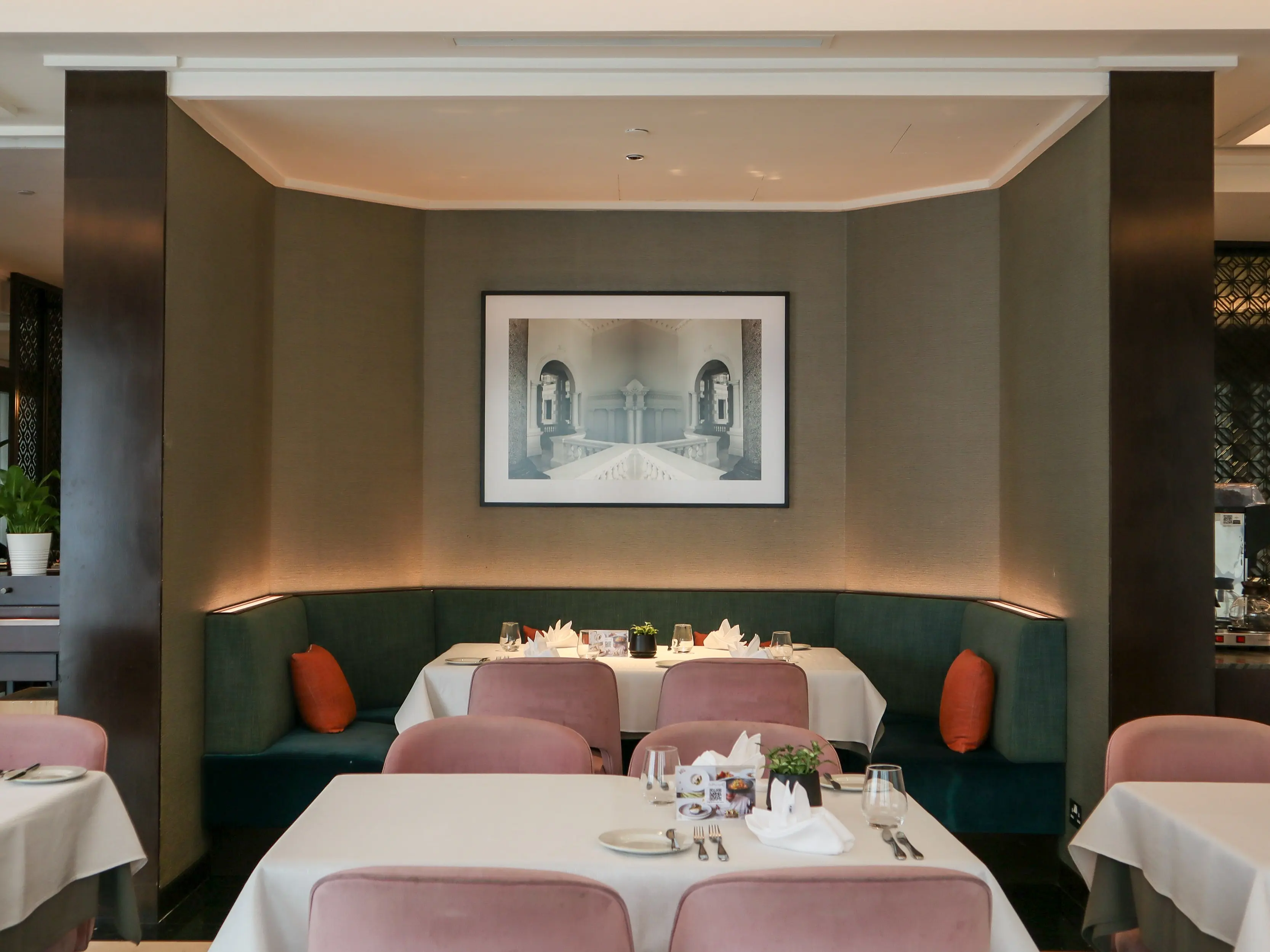 Tablescape Restaurant & Bar - Grand Park City Hall - Western Restaurant - Photo 3