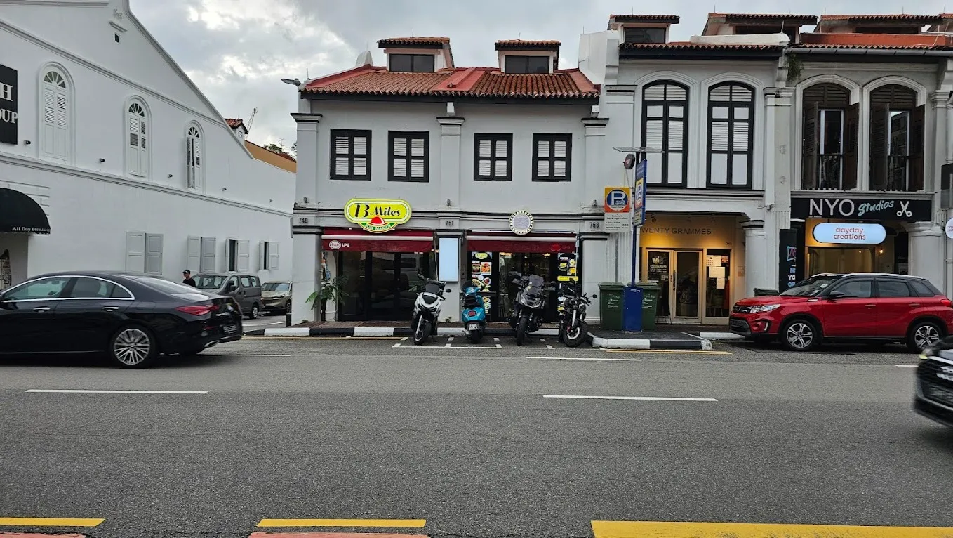 13 Miles - North Bridge Road - Western Restaurant - Photo 3