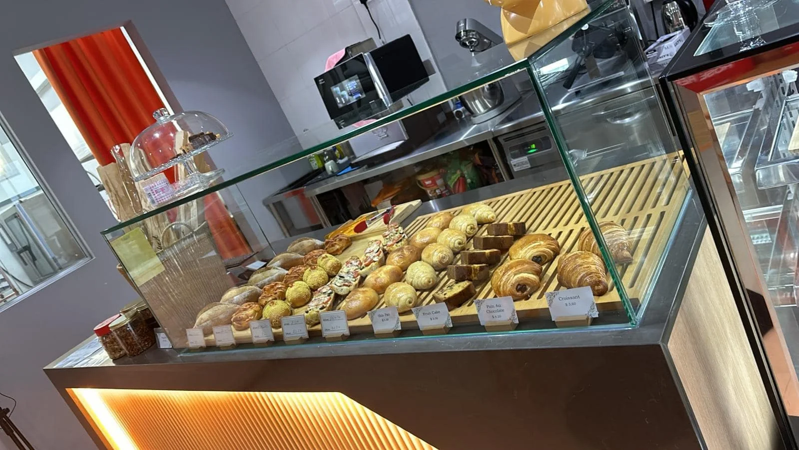 SL Bakehouse - Veerasamy Road - Western Restaurant - Photo 2