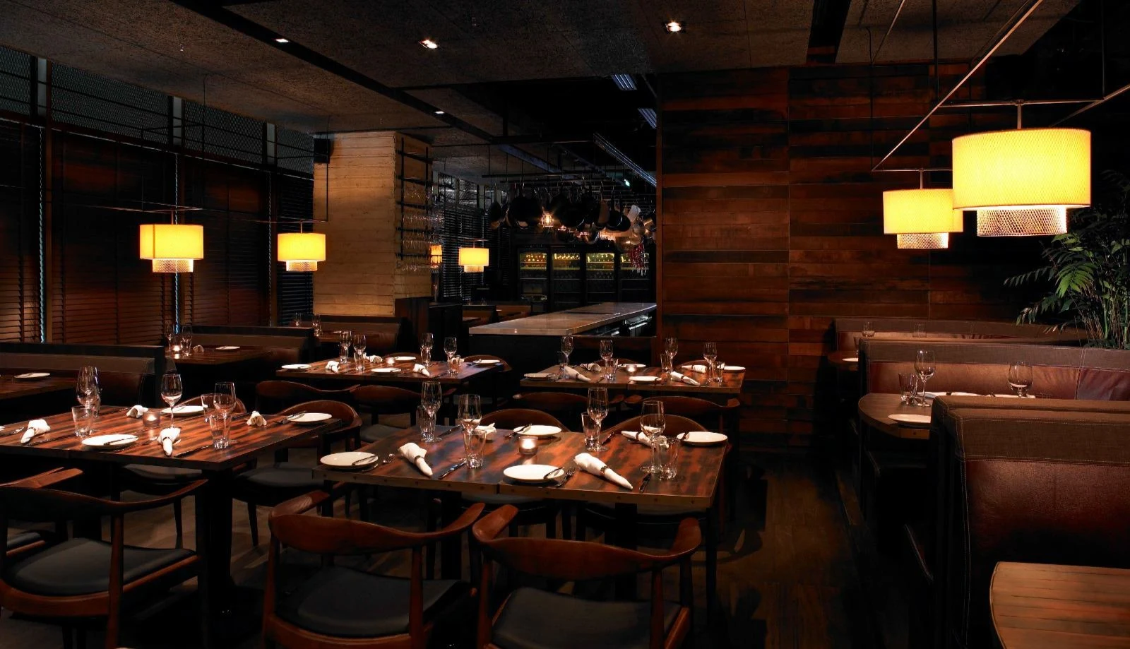 Bedrock Bar & Grill - Pan Pacific Serviced Suites - Western Restaurant - Photo 2