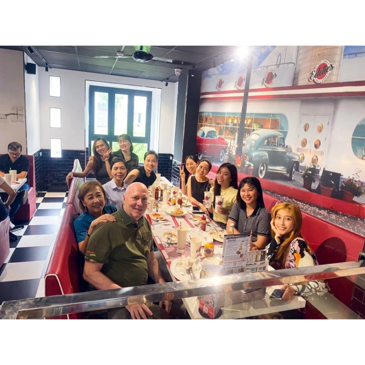 Eddie's New York Deli & Diner - Phạm Thái Bường - American Restaurant - Photo 3