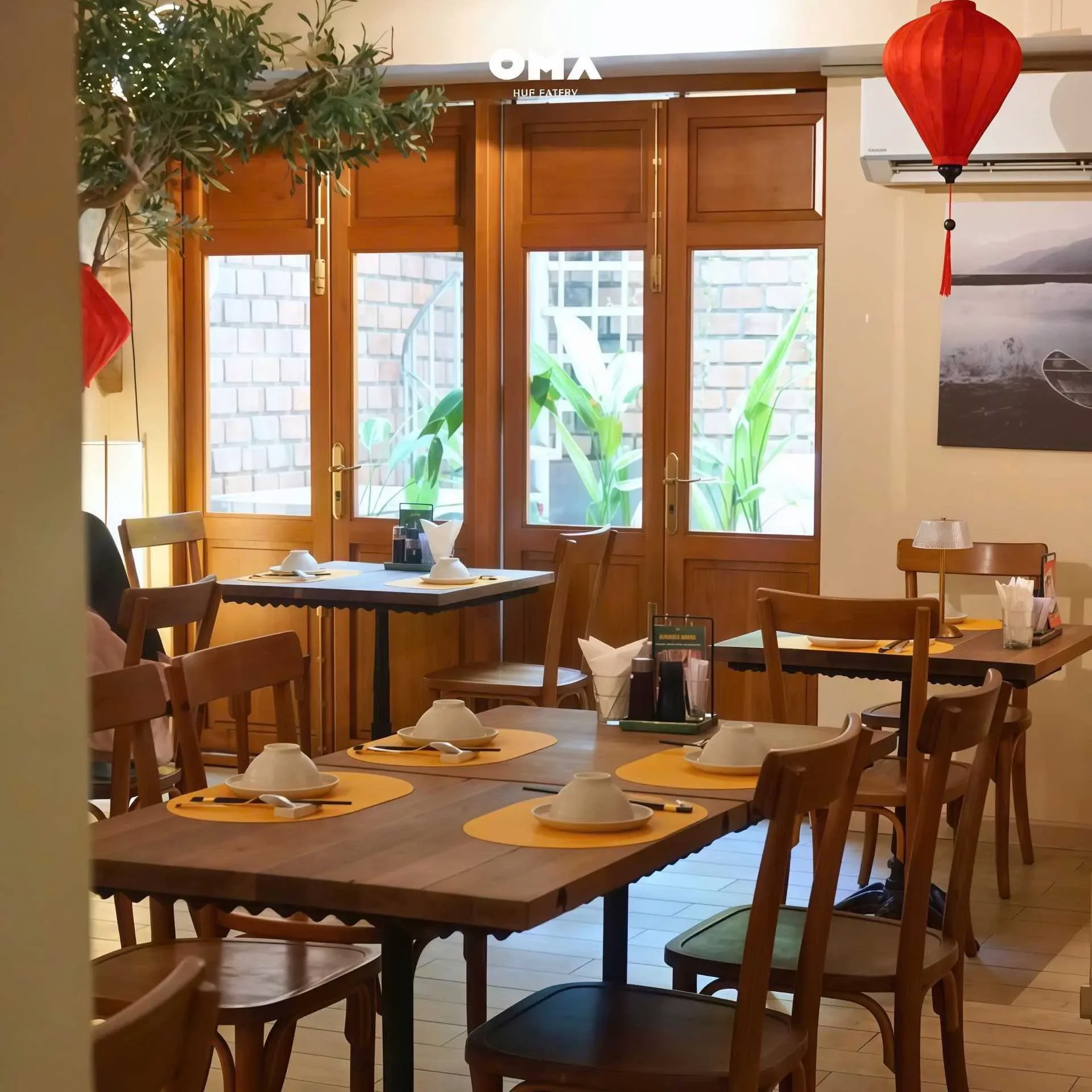 OMA Hue Eatery - Vietnamese Restaurant - Photo 3