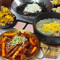Tê Tê Chicken - Gà Rán Hàn Quốc - 156 Nguyễn Văn Lộc - Korean Restaurant - Photo 2