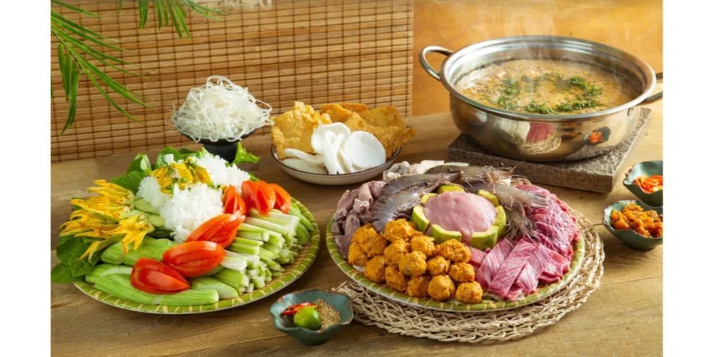 Lẩu tôm bầu by Chang - Hàng Chĩnh - Nhà hàng Món Việt - Ảnh 1