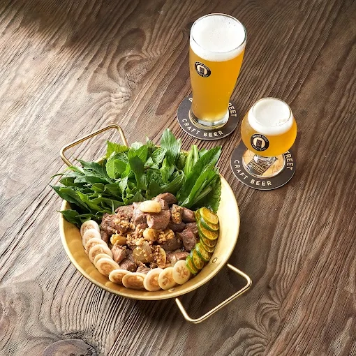 Pasteur Street Craft Beer - Bùi Thị Xuân Taproom & Restaurant - Burger Restaurant - Photo 2