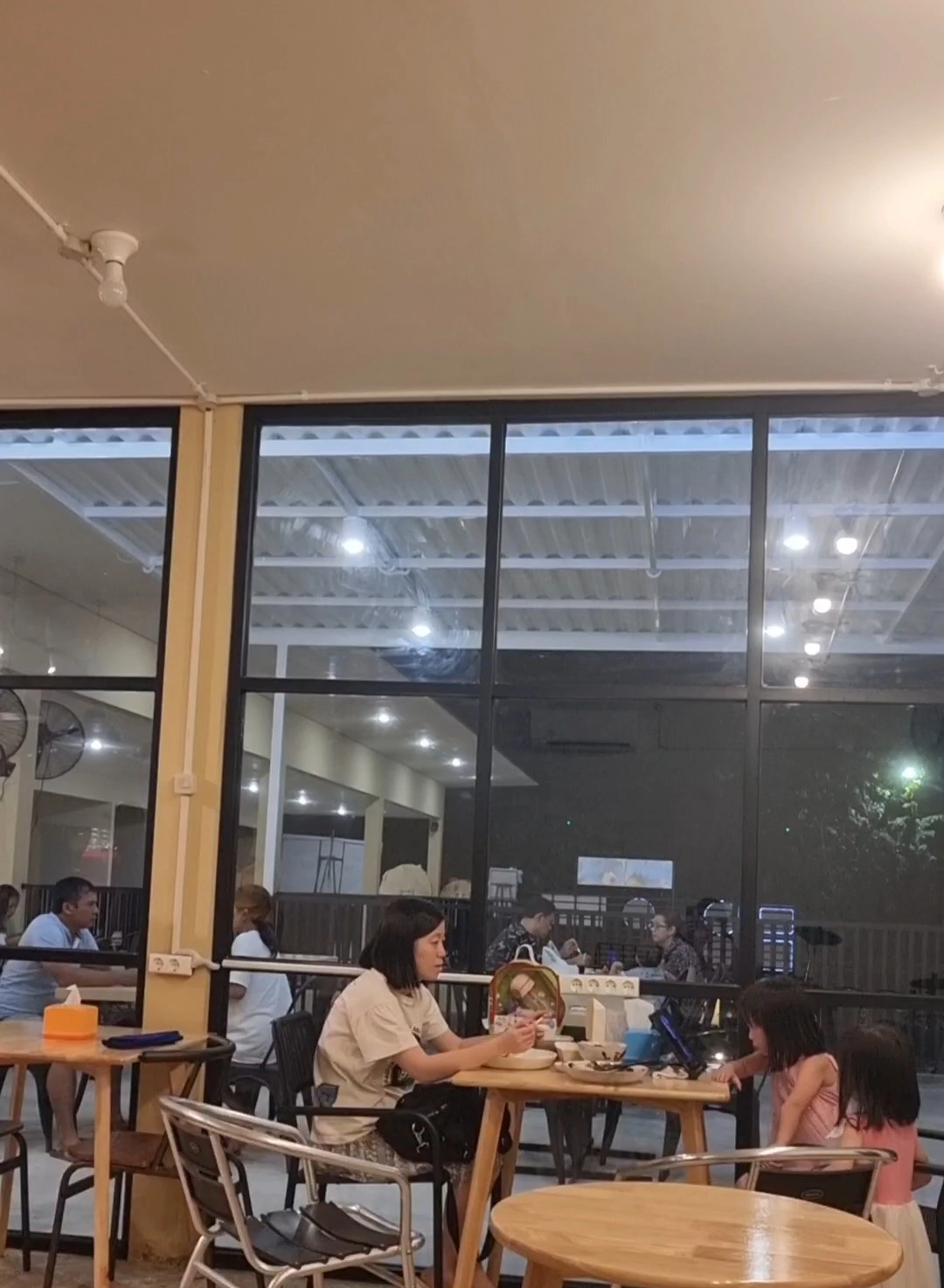 Garage Corner Cafe - Mulyorejo - Restoran Kopi - Foto 3