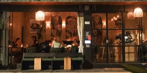 Cafe Coach - Canggu - Western Restaurant - Photo 1