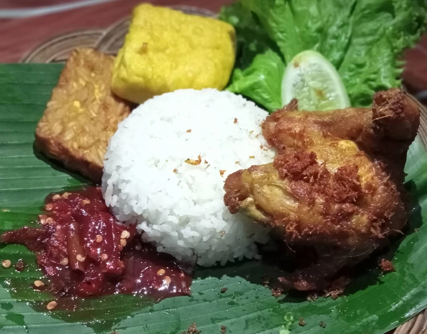Ayam Goreng Merakyat - Karasak - Fried Chicken Restaurant - Photo 2