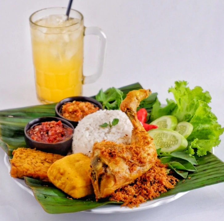 Ayam Goreng Merakyat - Karasak - Fried Chicken Restaurant - Photo 3