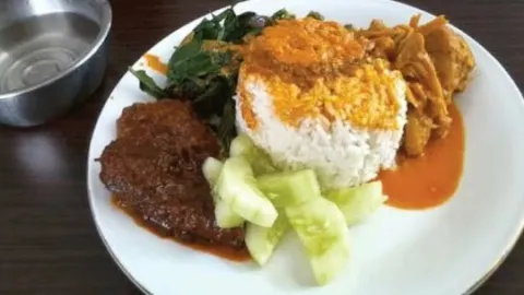 Nasi Padang RM Koto Minang Masakan Padang - Utan Panjang - Padang Rice Restaurant - Photo 1