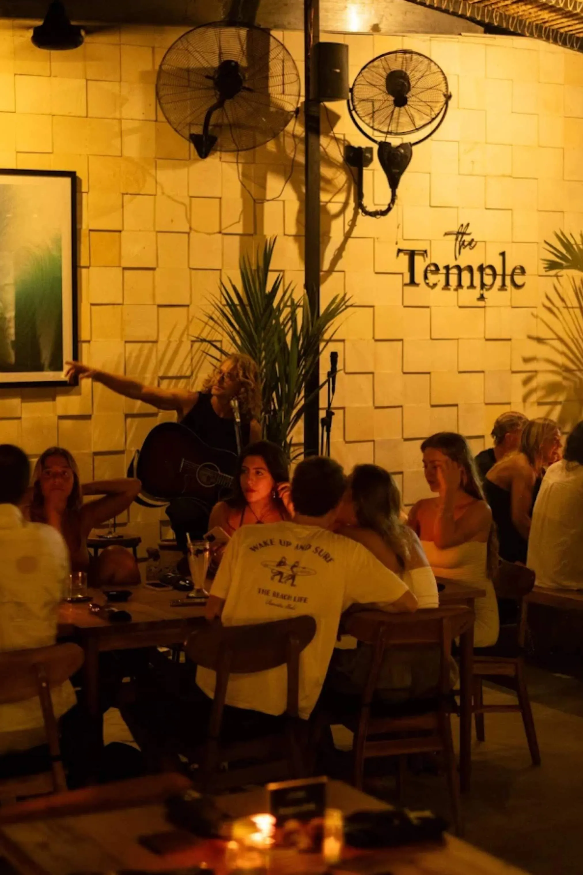 The Temple bar & grill - Pecatu - Restoran Burger - Foto 2