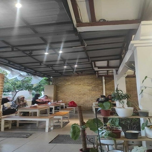 CAHAYA TIMUR BAKMI DAN KOPI - Kendangsari - Indonesian Restaurant - Photo 2